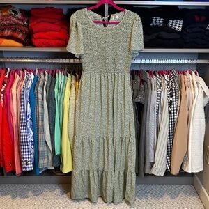 POGTMM sage/white floral smocked short sleeve maxi dress size M NWOT